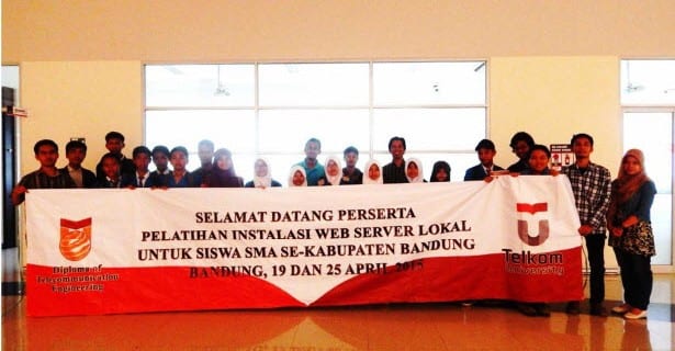 Pelatihan Pembuatan Website dan Server Lokal  Untuk  SMA SeKabupaten Bandung