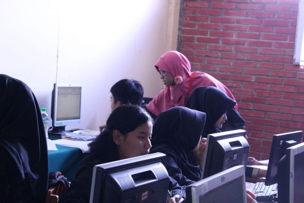 Pelatihan Microsoft Excel | D3 Teknologi Telekomunikasi 