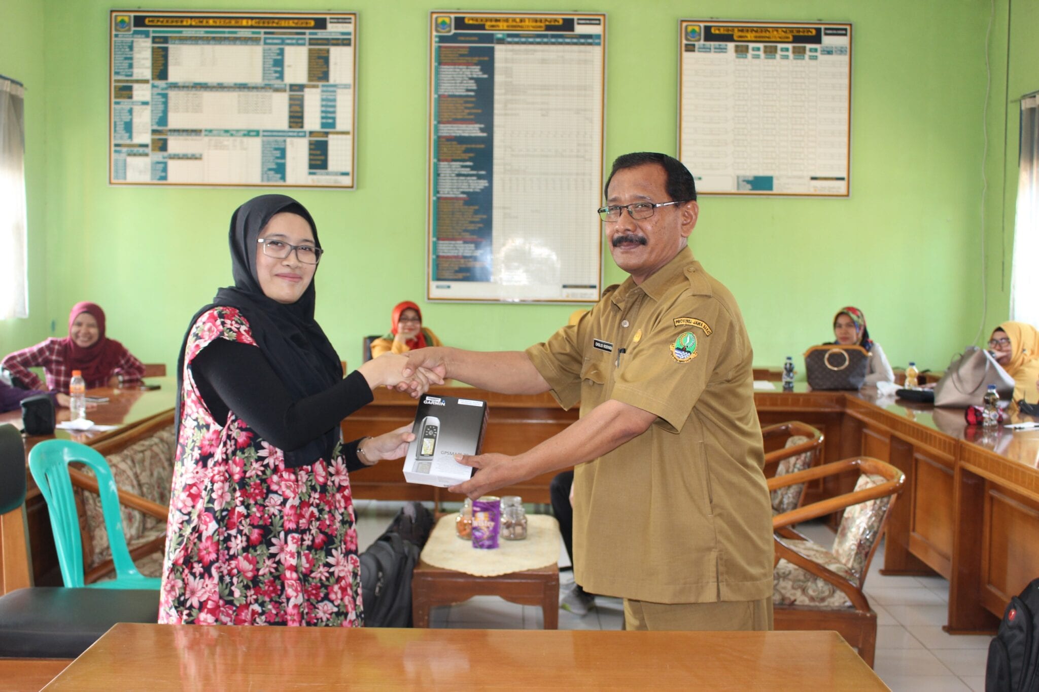 Pelatihan Navigasi berbasis Global Positioning System dan Google Map dalam mendukung program Smart School di SMKN 1 Karang Tengah Cianjur