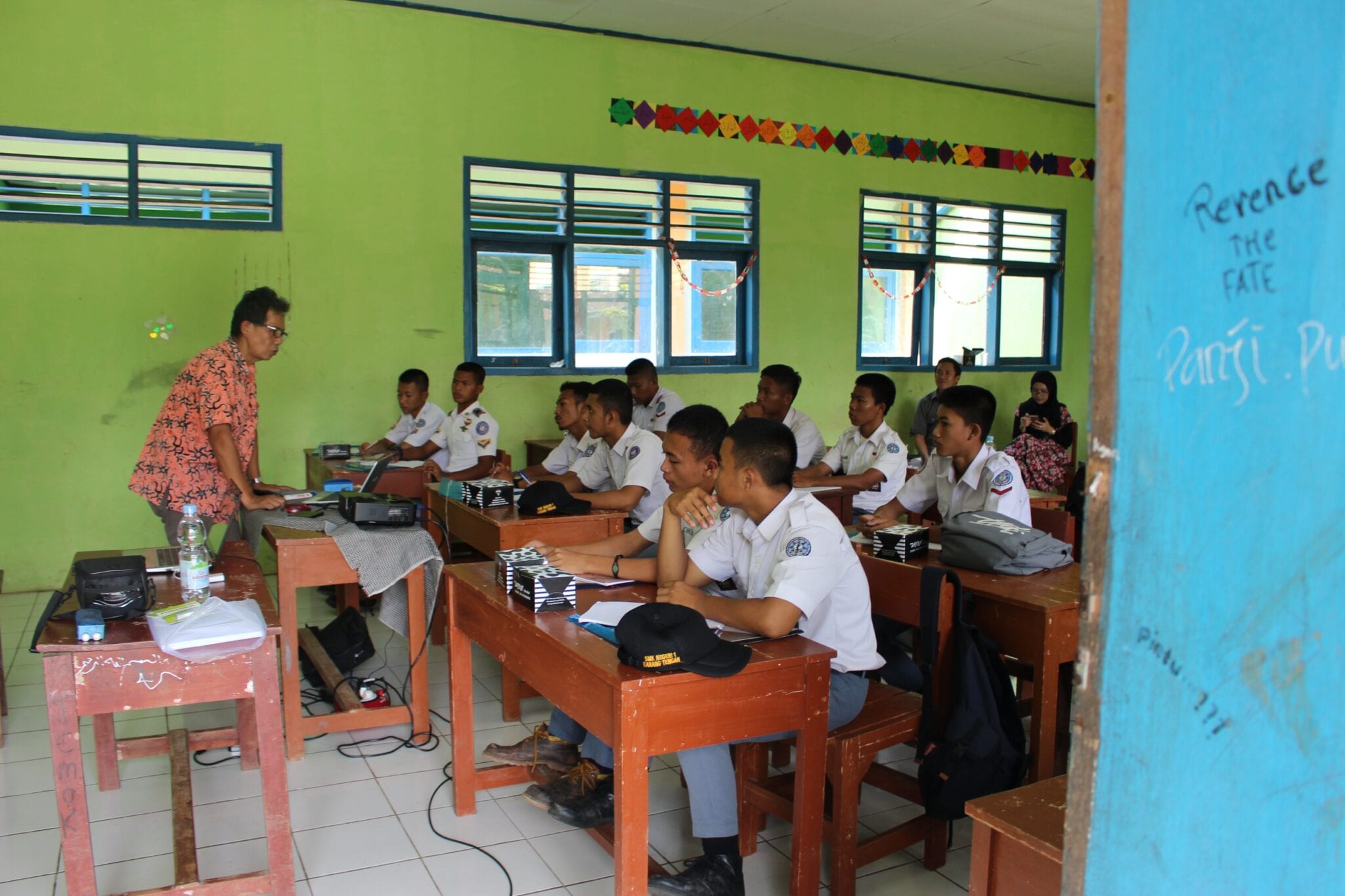 Pelatihan Navigasi berbasis Global Positioning System dan Google Map ...