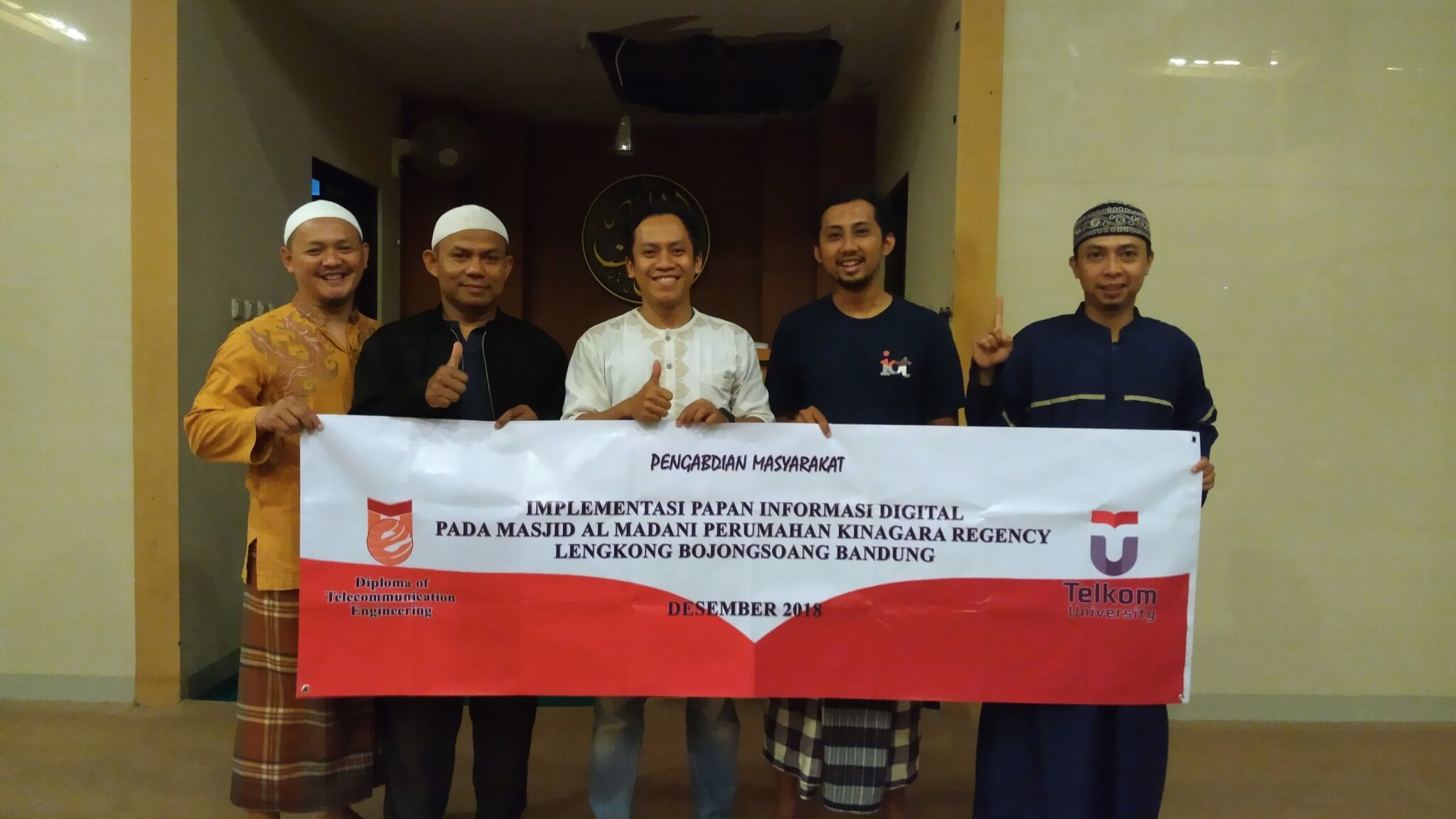 Implementasi Papan Informasi Digital Pada Masjid Al-Madani Perumahan Kinagara Regency Lengkong Bojongsoang Bandung