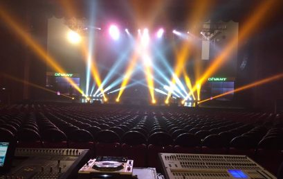 Di Balik Gemerlap Panggung Konser Musik: Teknologi Tata Suara (Sound System) dan Tata Cahaya (Lighting) yang Menciptakan Pengalaman Live Spektakuler